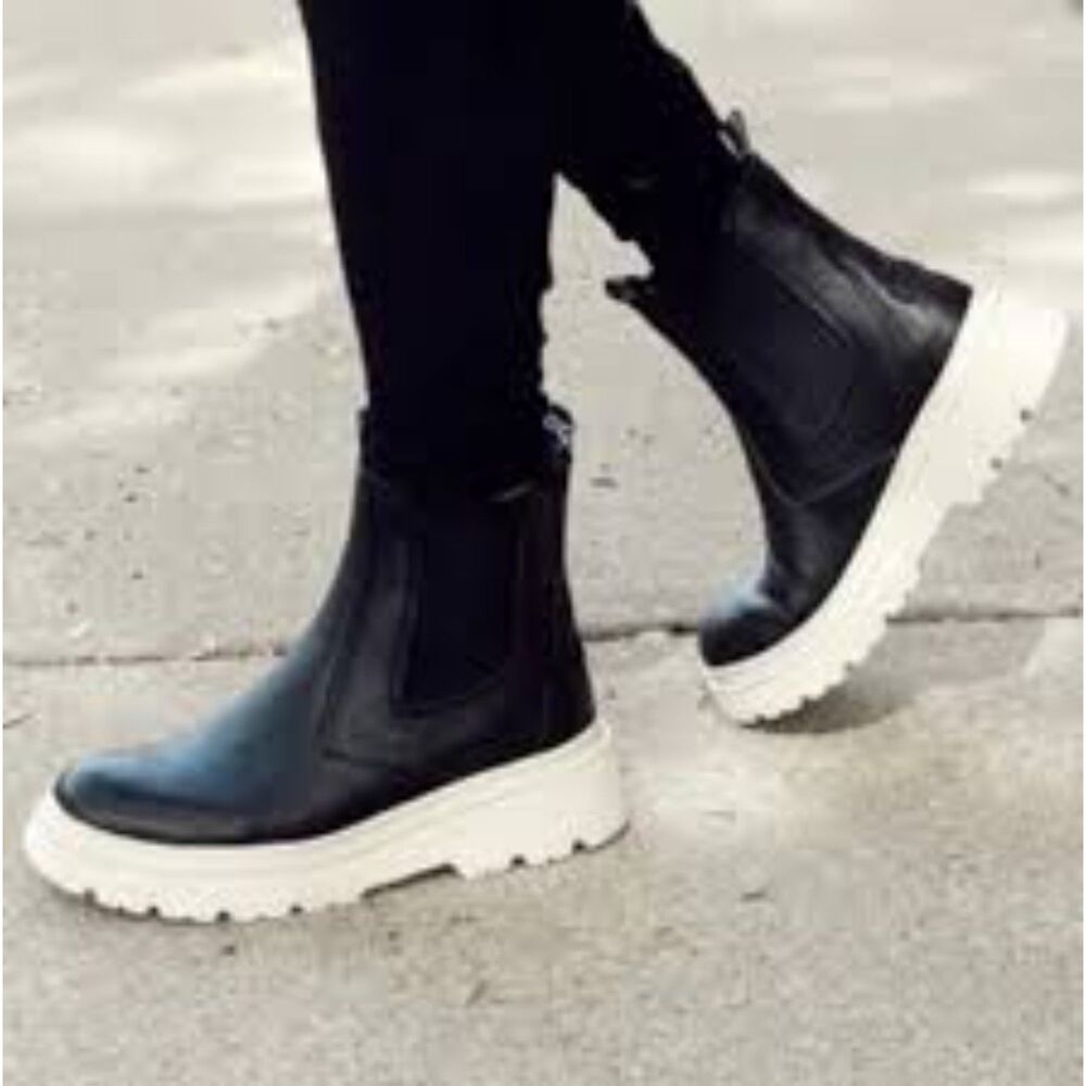 NWT Bionica Drina Black Leather Lug Sole Water Resistant Chelsea Boots 8.5 - Picture 1 of 9